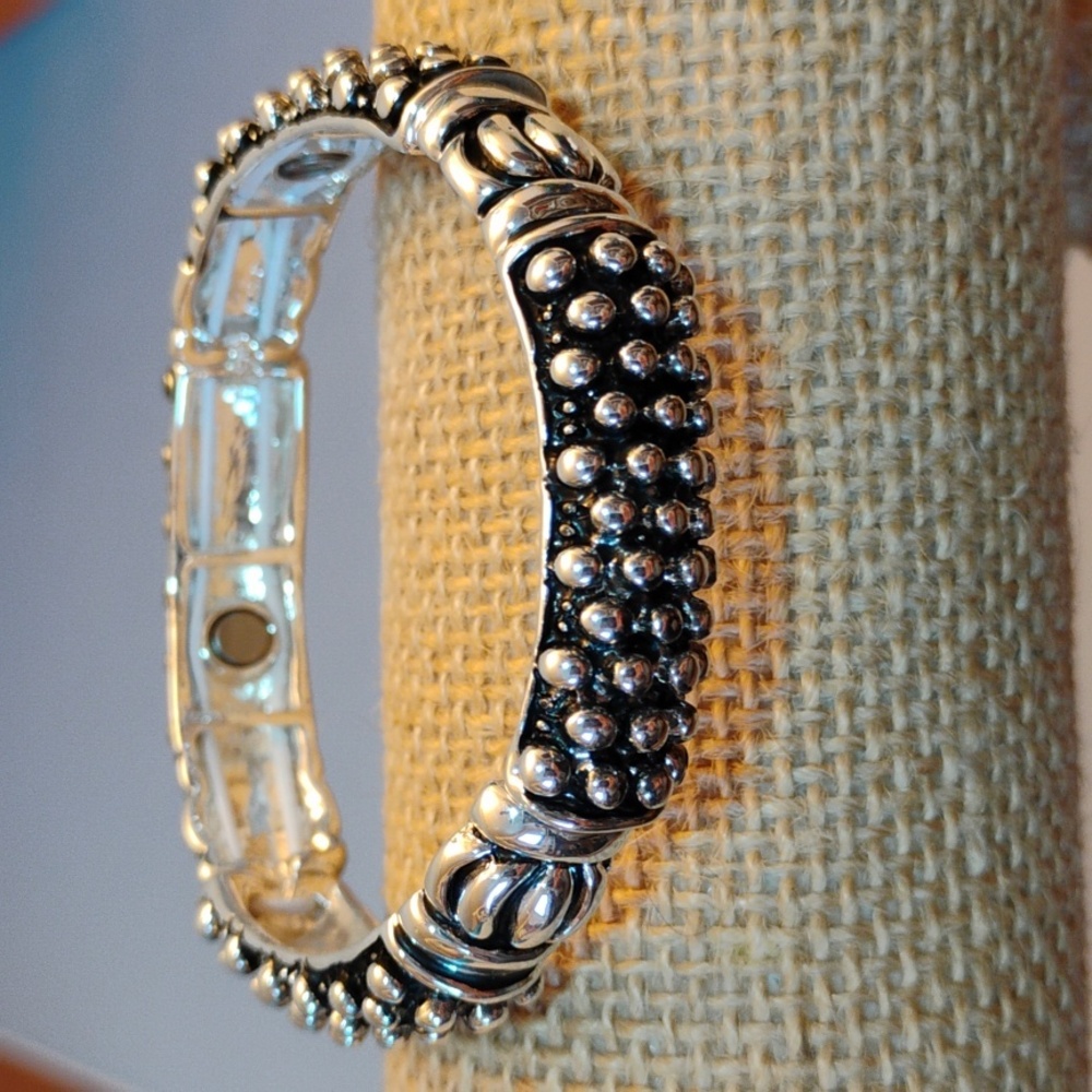 Stauer Silver and Black Stretch Bracelet Bali Bead New in Stauer Navy Blue Bag - Picture 3 of 5